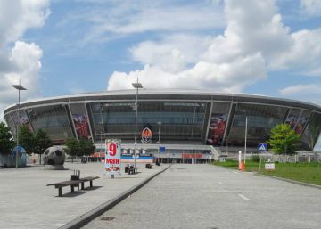 El club Shajtar y su estadio en Donetsk, separados por la guerra