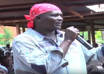 El cura africano que ya no puede dar misa por predicar a ritmo de rap