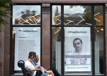 Crece la presión en Rusia para liberar al cineasta ucranio en huelga de hambre