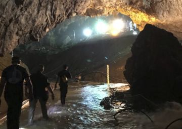 Rescatats els 12 nens i el monitor atrapats a la cova de Tailàndia