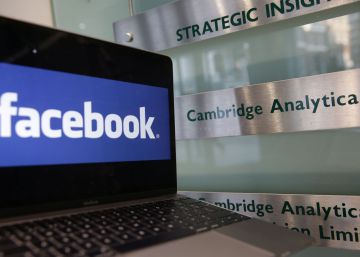 Reino Unido multa a Facebook con 565.000 euros por el escándalo de Cambridge Analytica
