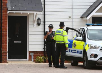 La policía halla una botella con agente nervioso en casa del británico intoxicado