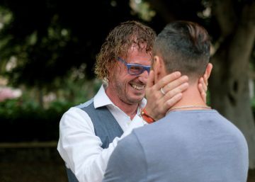 El cura italiano que dejó de celebrar misa para casarse con su amor en Gran Canaria