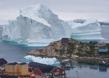 Un iceberg pone en peligro una aldea al oeste de Groenlandia