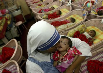 India inspecciona los centros de la Madre Teresa por sospecha de tráfico de bebés