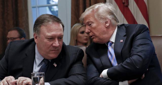 El presidente de EE UU, Donald Trump, junto al Secretario de Estado Mike Pompeo.