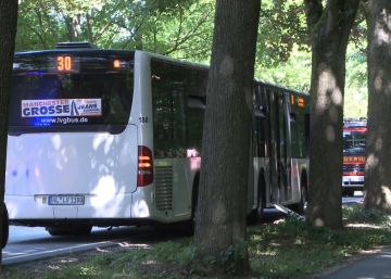 Al menos una decena de heridos en un ataque con cuchillo en un autobús en Alemania