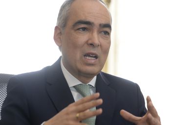 “Más de 800 hombres de las disidencias de las FARC se han entregado al Ministerio de Defensa”
