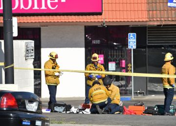 Un hombre dispara a su abuela y a su novia y se atrinchera en un supermercado de Los Ángeles