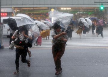 El tifón Jongdari amenaza a la zona de Japón devastada por las lluvias en julio