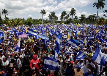 Masiva manifestación en Nicaragua a favor de los obispos atacados por Ortega