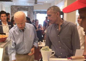 Obama y Biden aparecen por sorpresa en una panadería en Washington