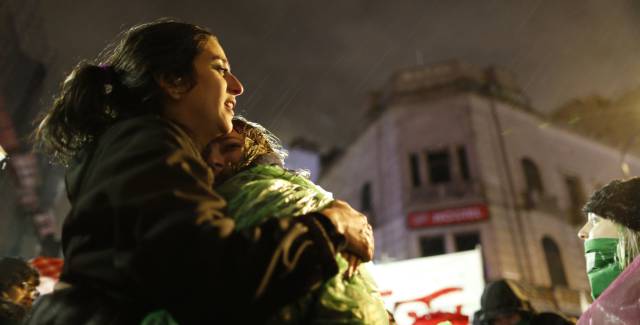 El Senado dice 'no' al aborto y deja al país con una ley de 1921