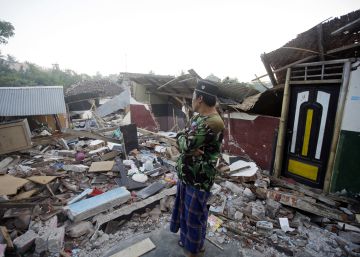 Un nuevo terremoto sacude la isla de Lombok, donde ascienden a 319 los muertos