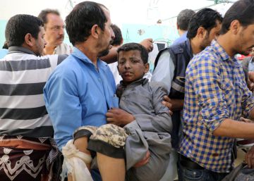 Decenas de muertos en un ataque contra un autobús con niños en Yemen