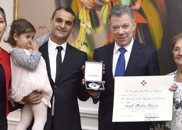 Colombia condecora con la Cruz de Boyacá al director de la OEI en Bogotá