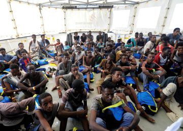 El ‘Aquarius’ pide a Europa un puerto donde desembarcar a 141 rescatados