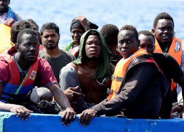 Italia puso problemas incluso a navíos militares europeos con náufragos