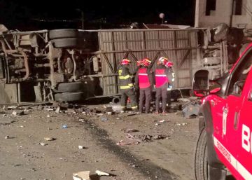Al menos 24 personas mueren en un accidente de autobús en Ecuador