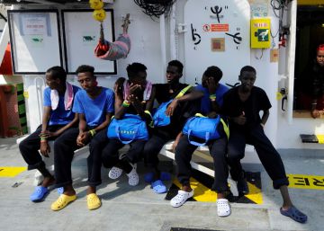 Europa da al Aquarius otra solución excepcional para un barco con migrantes y sin puerto