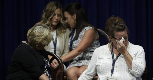 Víctimas del escándalo de abusos sexuales en la Iglesia católica durante una conferencia en Harrisburg (Pennsylvania).
