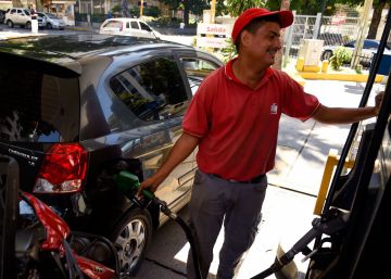Maduro pospone para septiembre el aumento del precio del combustible