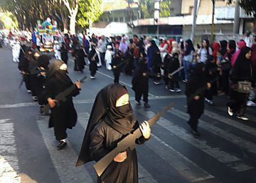 Una guardería pide disculpas por disfrazar a los niños como yihadistas para un desfile en Indonesia