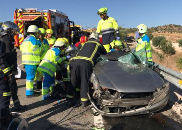 Rescatados dos niños de uno y tres años dos días después de un accidente de coche en el que murió su madre