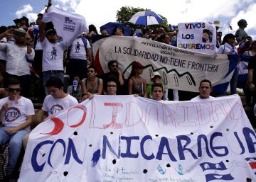 Cientos de manifestantes marchan en Costa Rica en apoyo a los refugiados nicaragüenses