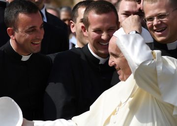 En España ya todo está preparado para que se enamoren los sacerdotes