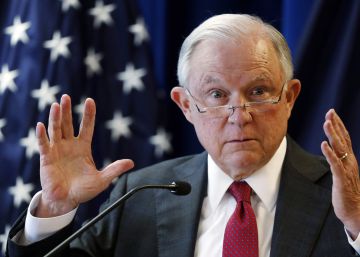 Trump critica al Departamento de Justicia por perjudicar a su partido al procesar a dos congresistas