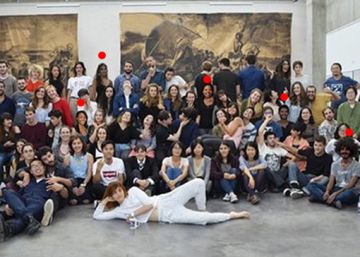 Una escuela de Lyon usa Photoshop para añadir alumnos negros en una foto promocional