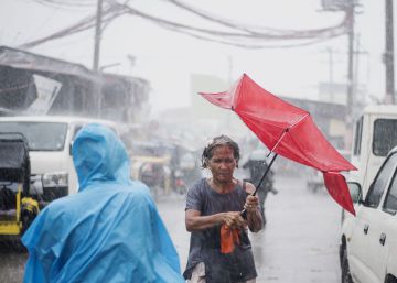 El tifón Mangkhut deja al menos 25 muertos a su paso por Filipinas