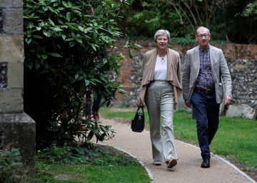 May lucha por sobrevivir con su plan para un Brexit suave