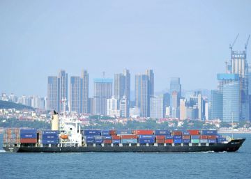 Trump anuncia novas taxas alfandegárias avaliadas em 825 bilhões de reais e a China promete represálias