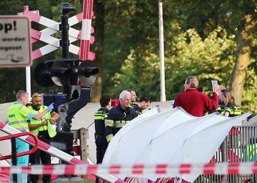 Cuatro niños mueren arrollados por un tren en un paso a nivel en Holanda