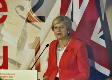 May se aferra a su plan del Brexit y exige a la UE que presente una alternativa