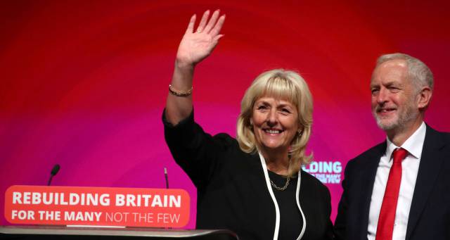Jeremy Corbyn y la secretaria general del Partido Laborista, Jennie Formby, este domingo en Liverpool.rn