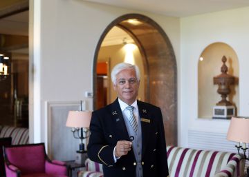 El botones de James Bond sigue aquí