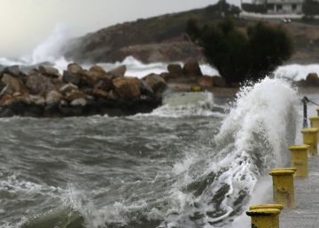 El ciclón tropical mediterráneo Jenofonte comienza a golpear Grecia