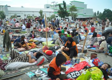 Un terratrèmol i un tsunami causen més de 800 morts a Indonèsia