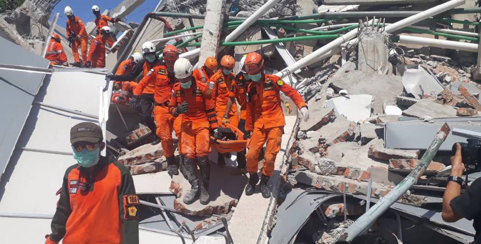 Ya son 1,571 muertos en Indonesia