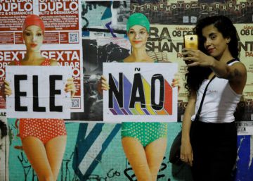 La movilización de las mujeres contra Bolsonaro en Brasil también se libra en Internet