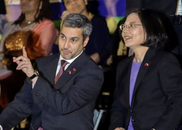 El director de Migraciones de Paraguay renuncia por “frotarle el muslo” a una traductora en Taiwán