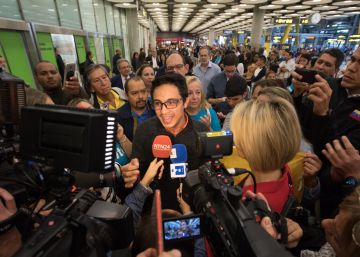 El Gobierno de Maduro destierra a España a un líder estudiantil opositor