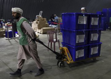 Los afganos se aferran a los logros de su frágil democracia