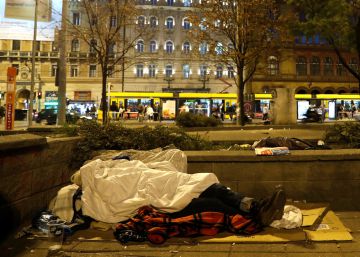 Hungría prohíbe a los indigentes dormir en la calle