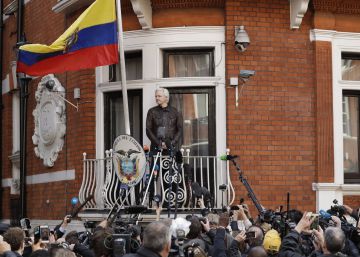 El Congreso de EE UU presiona a Ecuador para que mantenga incomunicado a Julian Assange