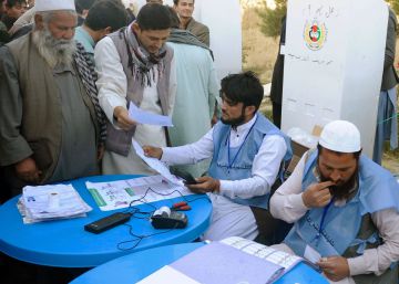 Un atentado con 15 muertos en Kabul cierra una jornada electoral caótica