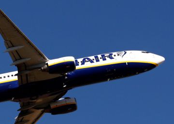 Ryanair canvia de seient una dona després que un home s’hi referís com a “negra lletja bastarda”